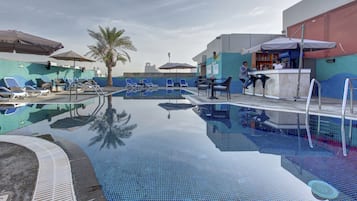 Outdoor pool, open 8:00 AM to 8:00 PM, pool loungers