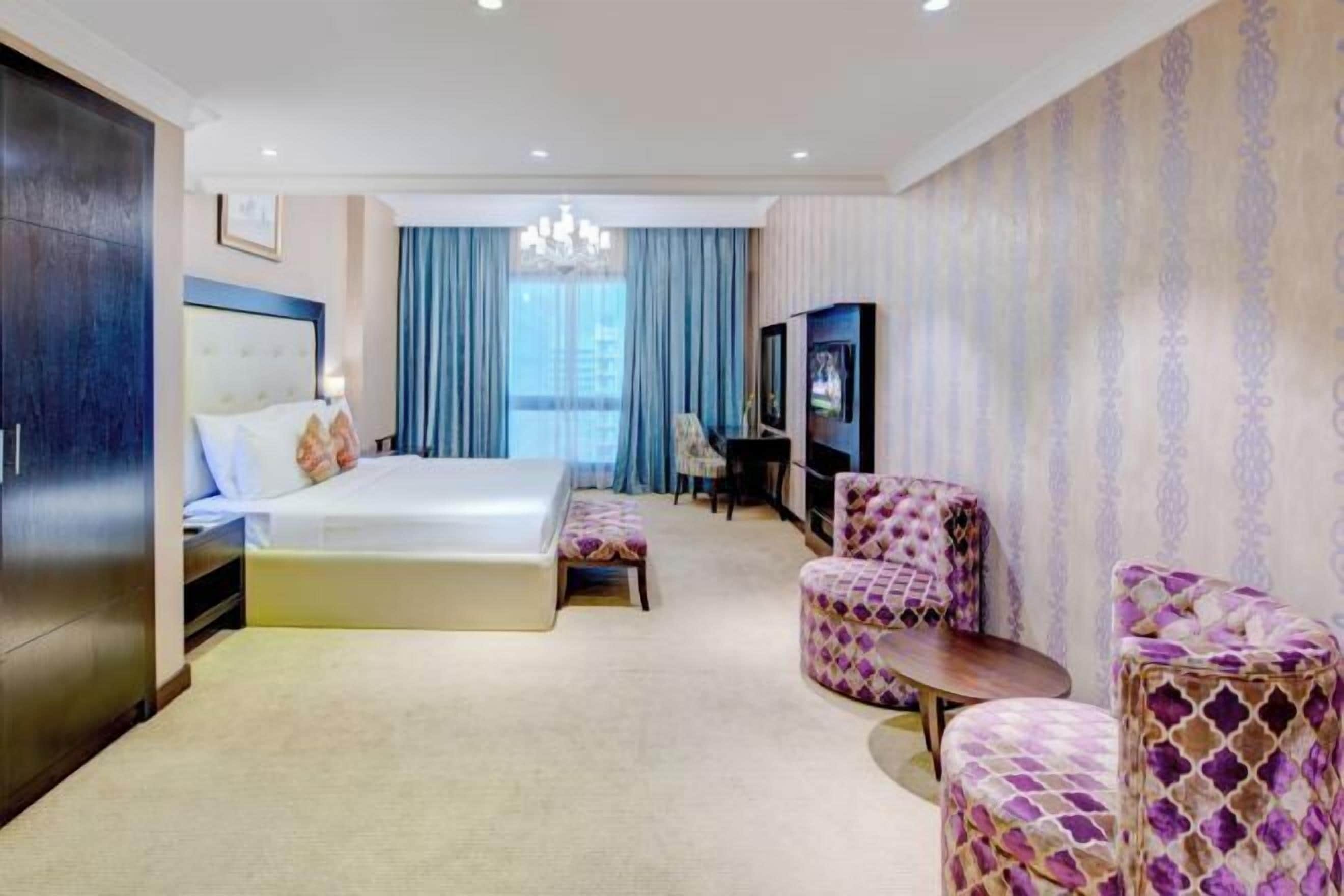 Minibar, in-room safe, desk, laptop workspace