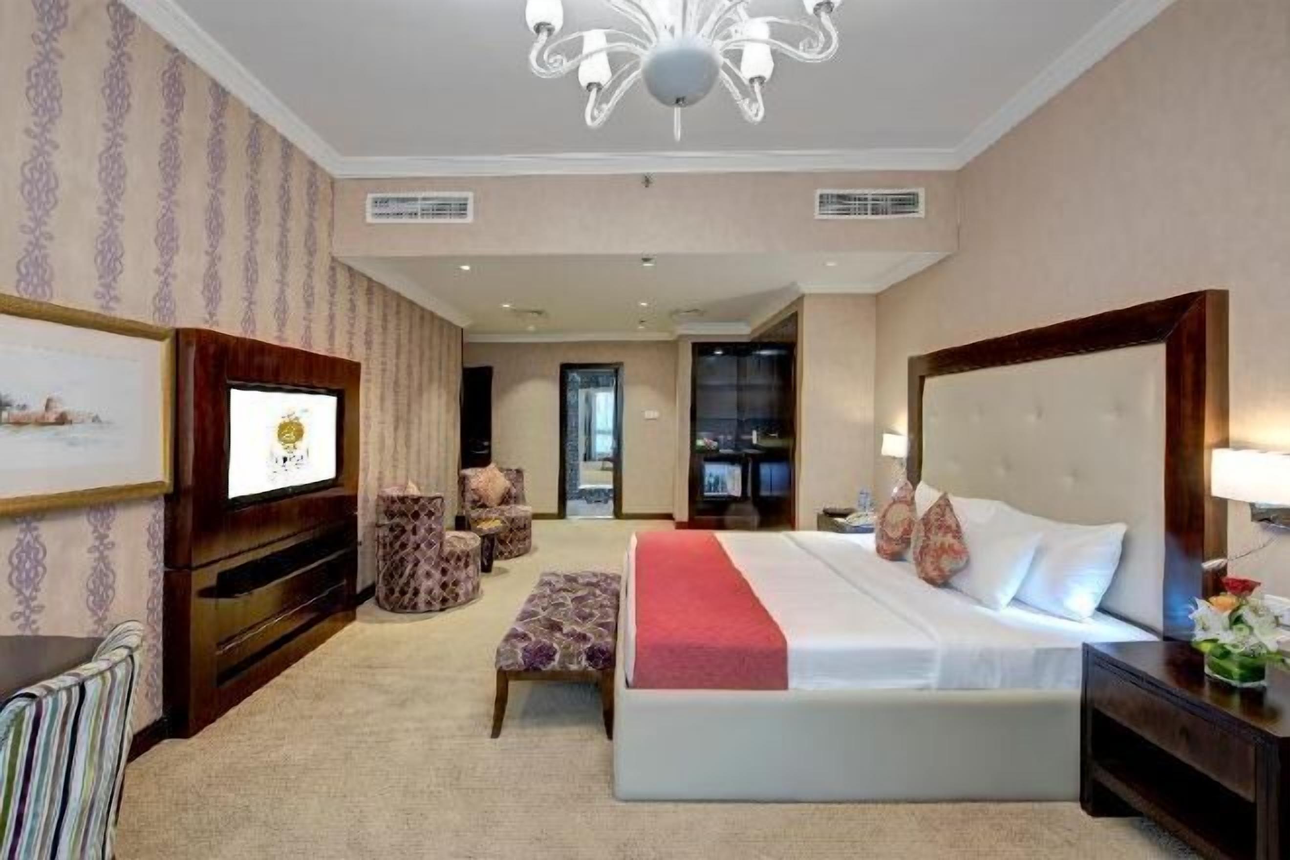 Minibar, in-room safe, desk, laptop workspace