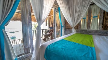 Habitación Deluxe, vistas a la playa, frente a la playa | Ropa de cama de alta calidad, caja fuerte, cortinas opacas y wifi gratis