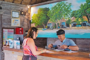 Reception - Hai Tide Beach Resort (Lembongan Island)
