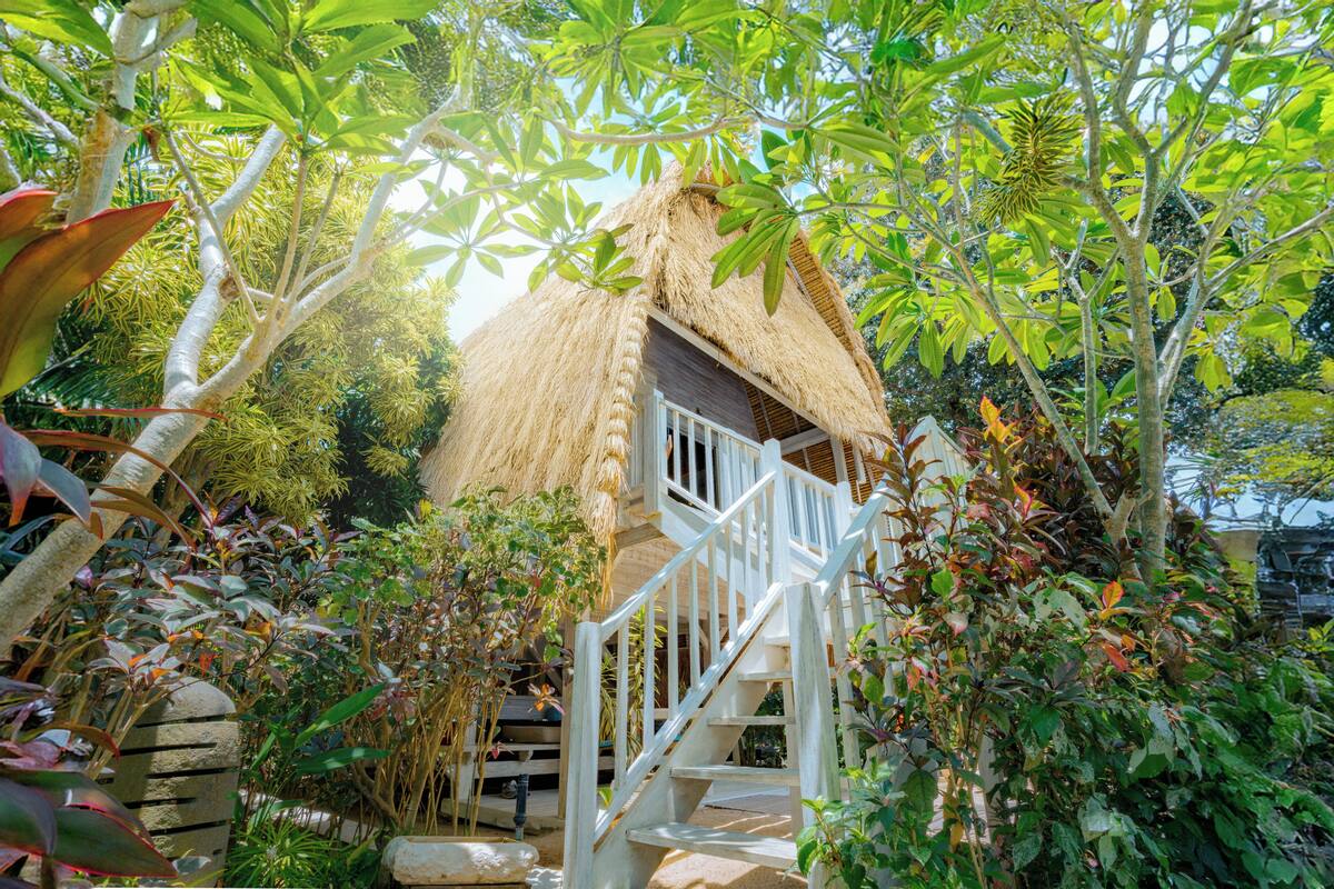 Family Bungalow, Garden View, Poolside | In-room safe, blackout curtains, free WiFi, bed sheets