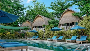 2 piscinas al aire libre