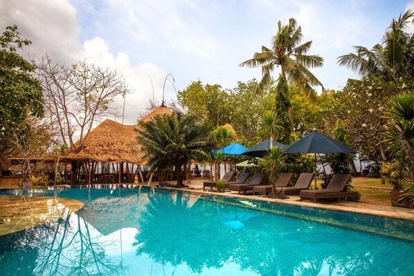 2 개의 야외 수영장