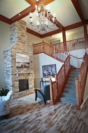 Lobby. GrandStay Hotel & Suites Perham