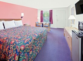 Escritorio, wifi gratis y ropa de cama 