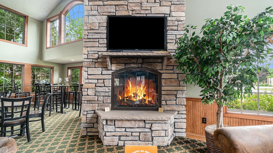 Howard Johnson by Wyndham Traverse City