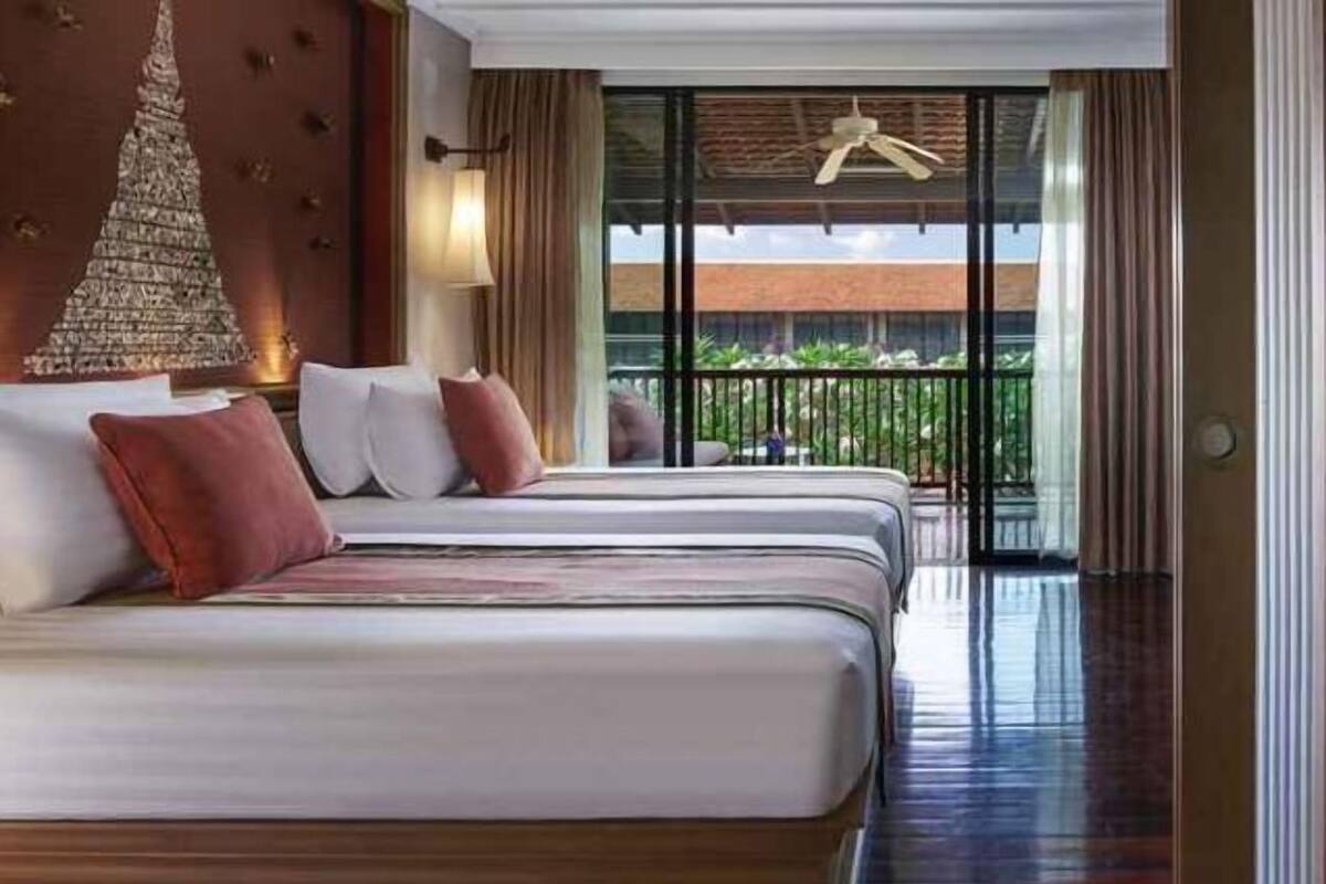 Free minibar items, in-room safe, desk, blackout curtains