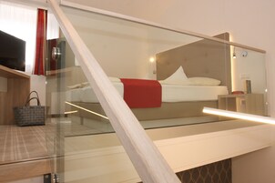 Habitación individual Confort | Minibar, caja fuerte, escritorio y tabla de planchar con plancha