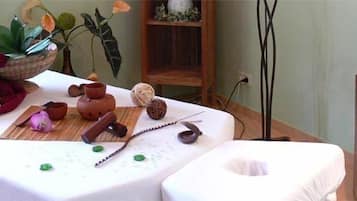 Hot stone-massage, massage-/behandlingsrum, massagebehandlinger