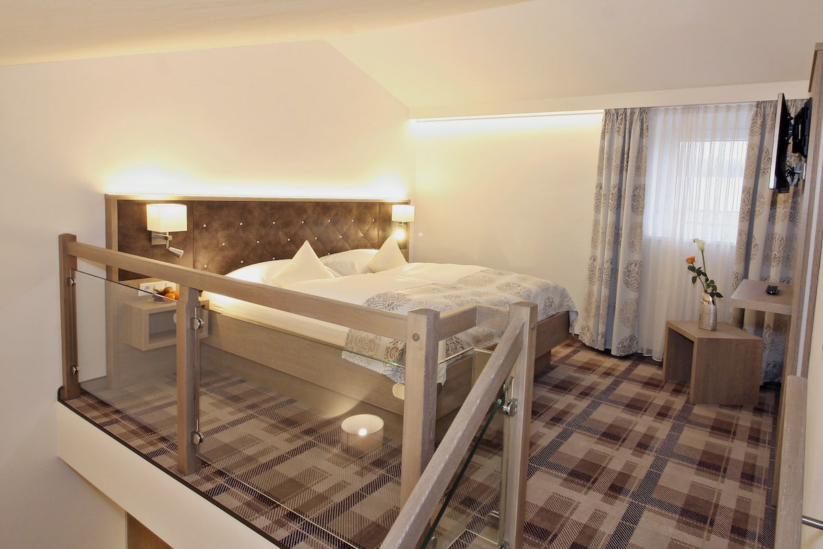 Quarto casal conforto | Frigobar, cofres nos quartos, escrivaninha