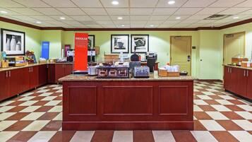 Esmorzar diari d'estil bufet gratuït