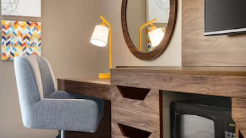 1 bedroom, premium bedding, in-room safe, desk