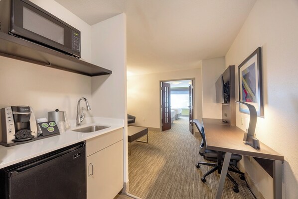Standard Room, Multiple Beds | In-room safe, desk, blackout curtains, iron/ironing board - Holiday Inn Express & Suites Winona by IHG (Winona)