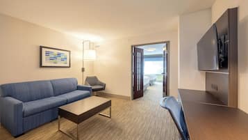 Caja de seguridad en la habitación, escritorio y cortinas blackout