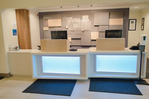 Holiday Inn Express & Suites Winona by IHG