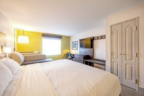 Caja de seguridad en la habitación, escritorio y cortinas blackout 