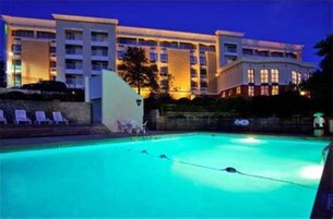 Seasonal outdoor pool, open 8:00 AM to 9:00 PM, sun loungers