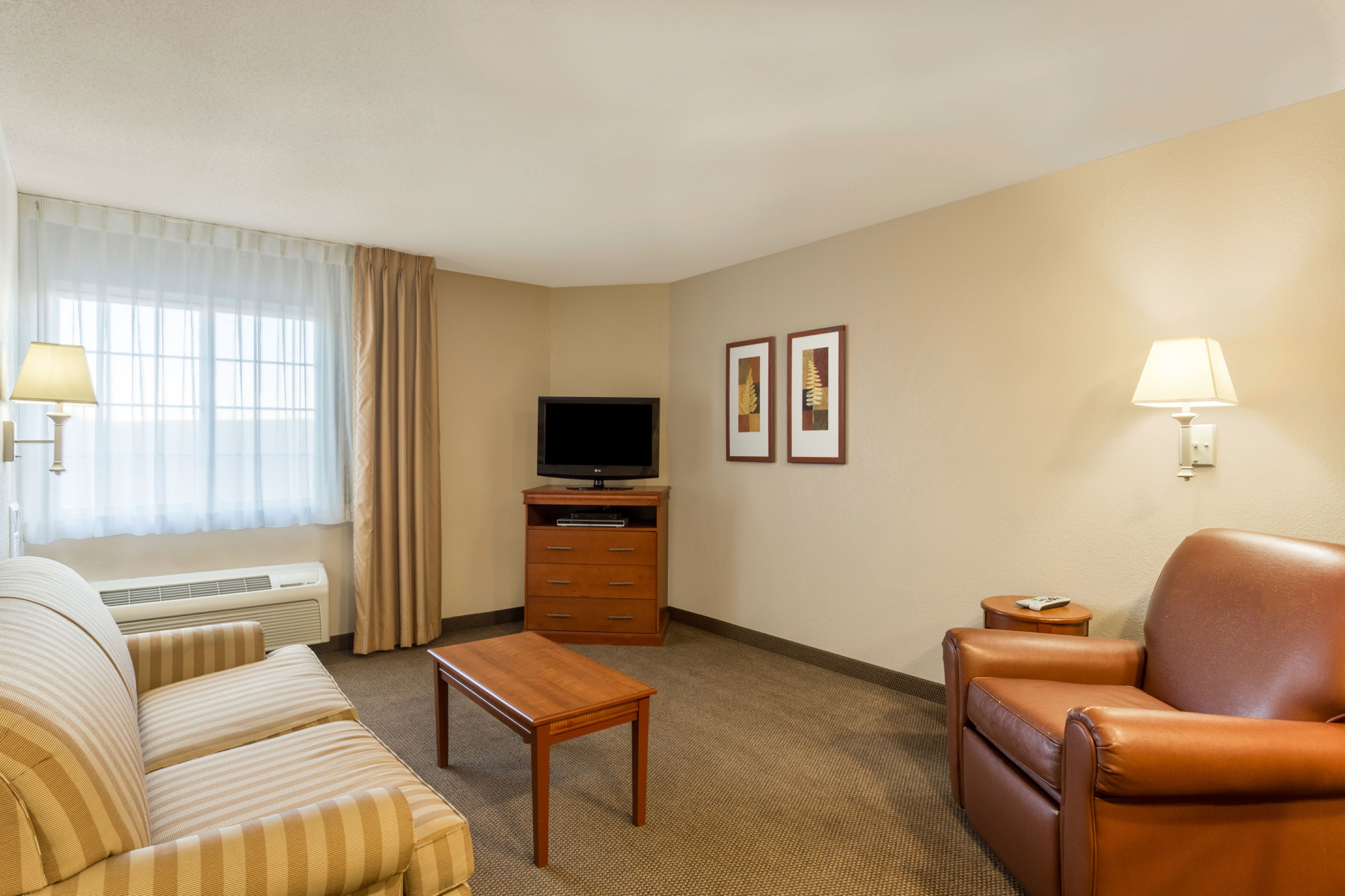 suite, 1 bedroom | 1 bedroom, in-room safe, desk, iron/ironing board