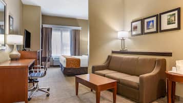 Escrivaninha, cortinas blackout, quartos à prova de som