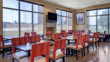 Tägliches inbegriffenes Frühstück zur Selbstbedienung