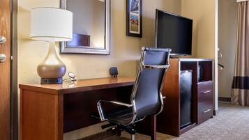 Suite, 1 King Bed with Sofa bed, Accessible, Non Smoking | Desk, blackout drapes, soundproofing, iron/ironing board