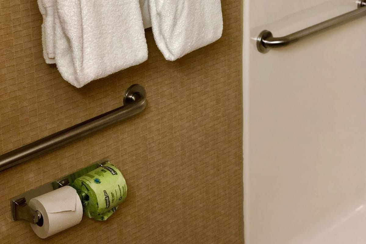 Baño | Tina con regadera, tina profunda, regadera con hidromasaje