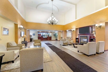 Lobby. Best Western Plus Victor Inn & Suites
