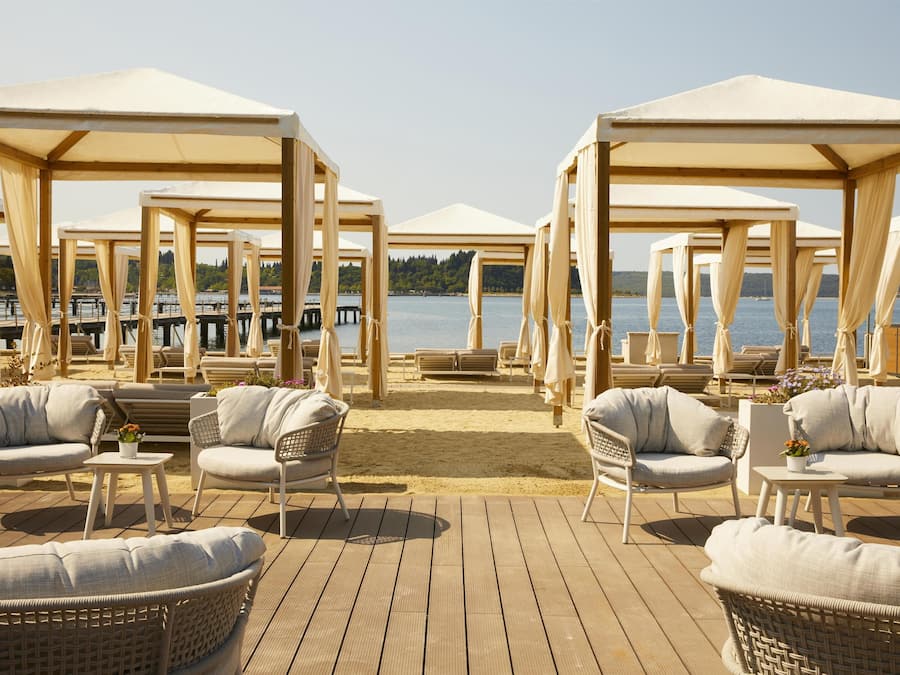 Hypo-allergenic bedding, minibar, in-room safe, desk