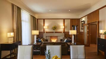 Hypo-allergenic bedding, minibar, in-room safe, desk