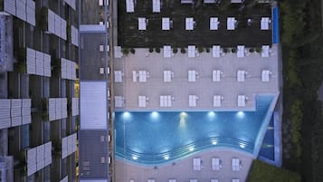 Indendørs pool, sæsonbestemt udendørs pool, hytter (tillægsgebyr)