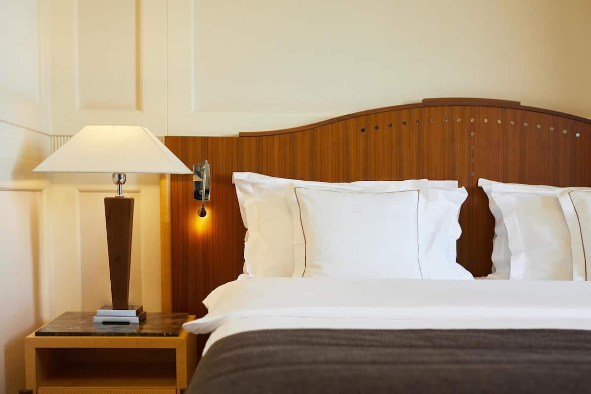 Hypo-allergenic bedding, minibar, in-room safe, desk
