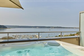 Suite, Sea View (Laguna Suite) | Hypo-allergenic bedding, minibar, in-room safe, desk