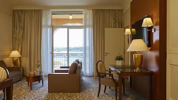 Allergivenligt sengetøj, minibar, pengeskab på værelset, skrivebord