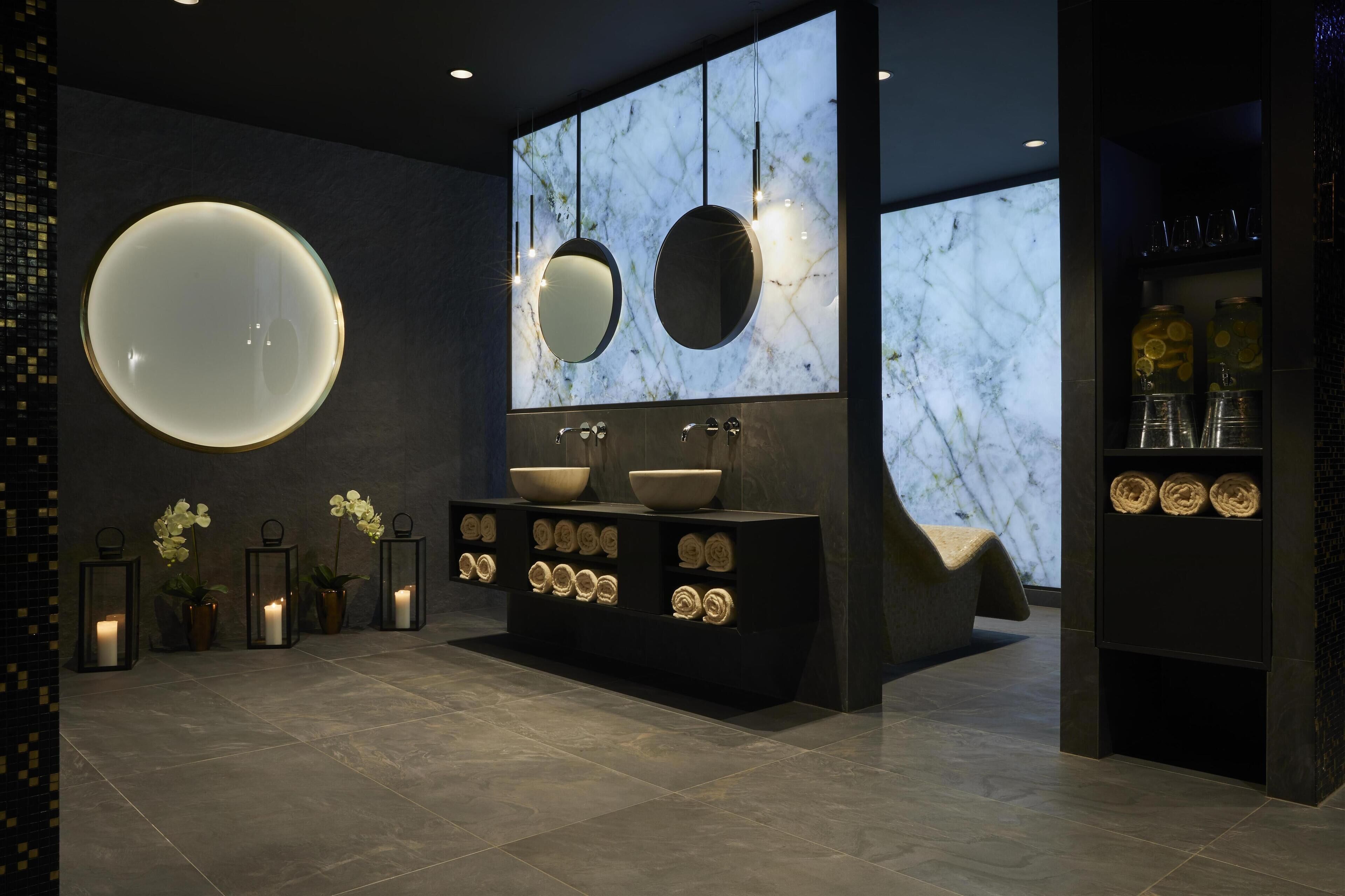 Couples treatment room(s), sauna, hot tub, steam room, body treatments