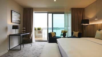 Bộ đồ giường kháng dị ứng, minibar, két bảo mật tại phòng, bàn