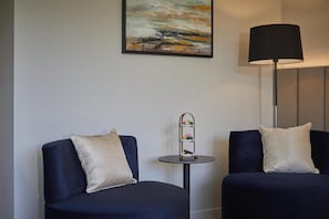 Hypo-allergenic bedding, minibar, in-room safe, desk