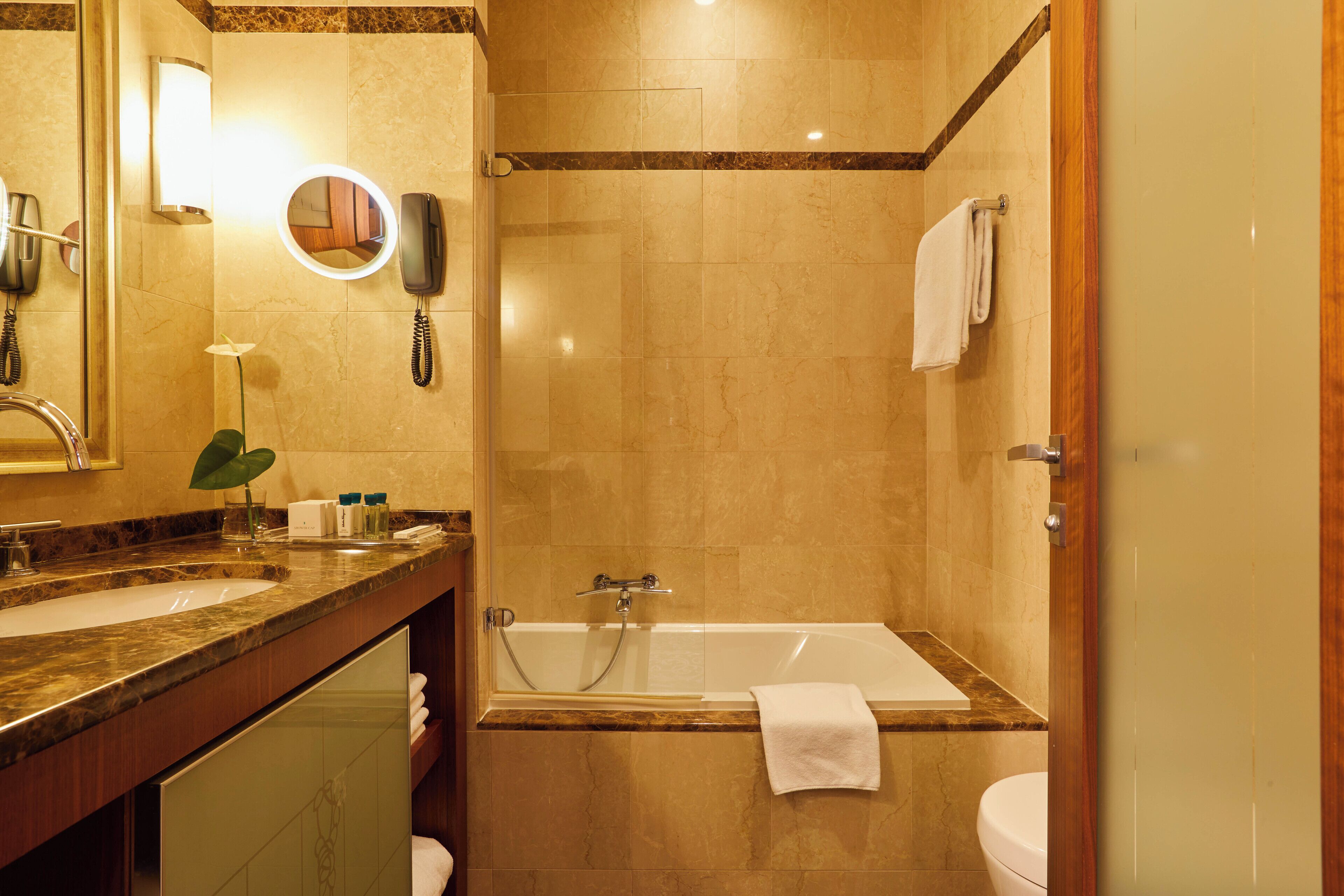 Standard Room | Bathroom | Designer toiletries, hair dryer, bathrobes, slippers