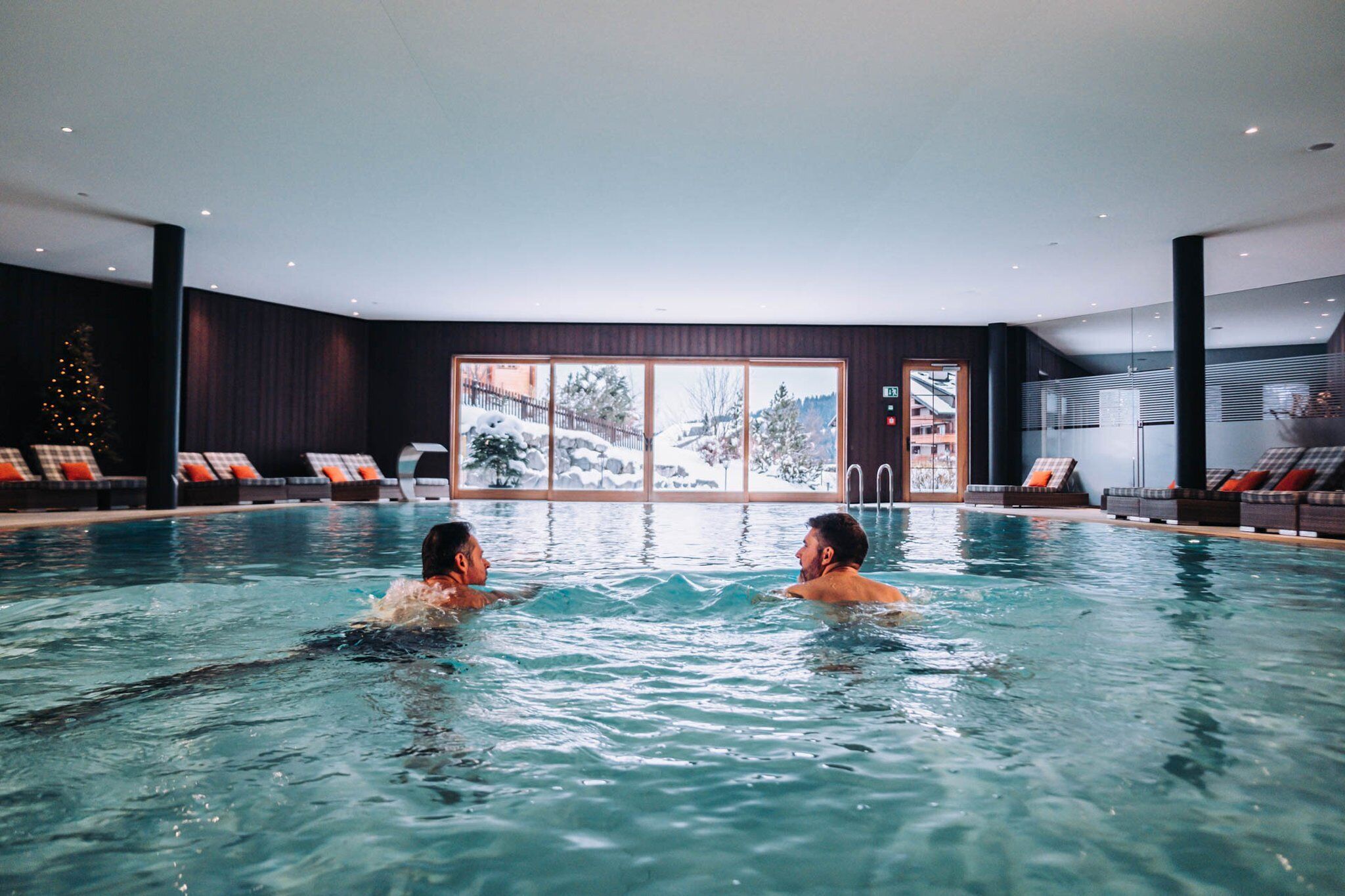 Couples treatment rooms, sauna, hot tub, body treatments, body wraps
