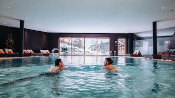 Couples treatment rooms, sauna, hot tub, body treatments, body wraps
