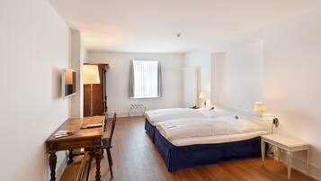 Literie hypoallergénique, coffres-forts dans les chambres, bureau