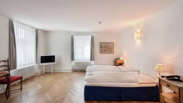 Superior Room (Historical) | Hypo-allergenic bedding, in-room safe, desk, soundproofing