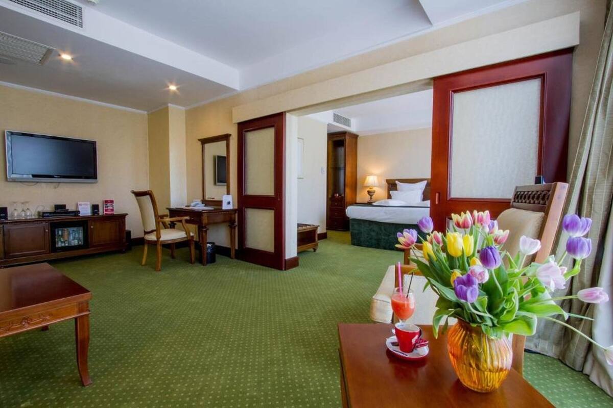 Hochwertige Bettwaren, Minibar, Zimmersafe, Schreibtisch