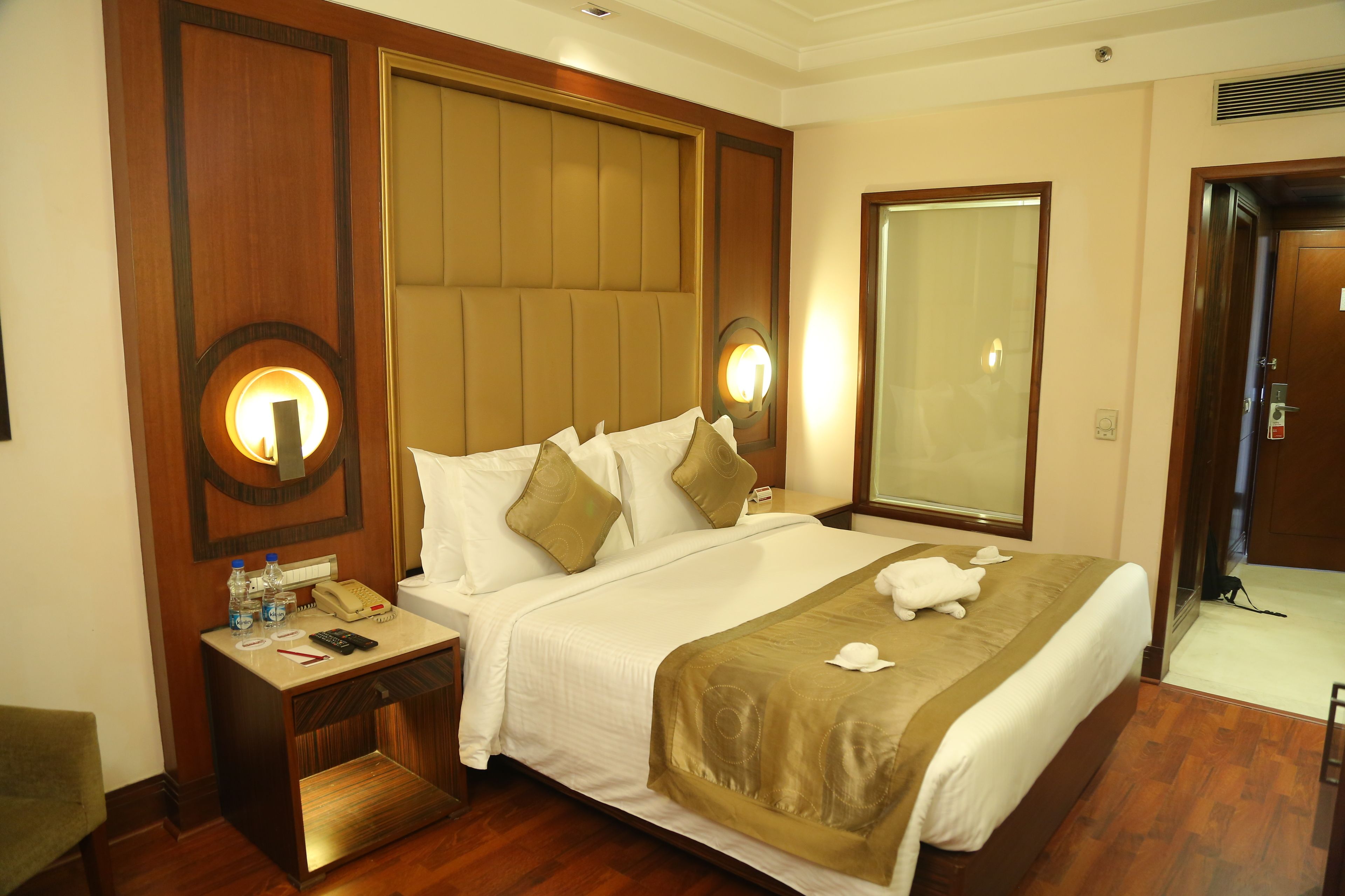 Kamar Deluks | Ruang keluarga | Televisi LCD 31-inci dengan saluran TV digital dan TV