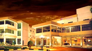 A modern hotel with a prominent sign reading "RAMADA KAYNAK". - Ramada by Wyndham Katunayake Colombo International Airport (Seeduwa - Katunayake)