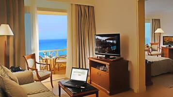 Standard Double Room, Sea View | In-room safe