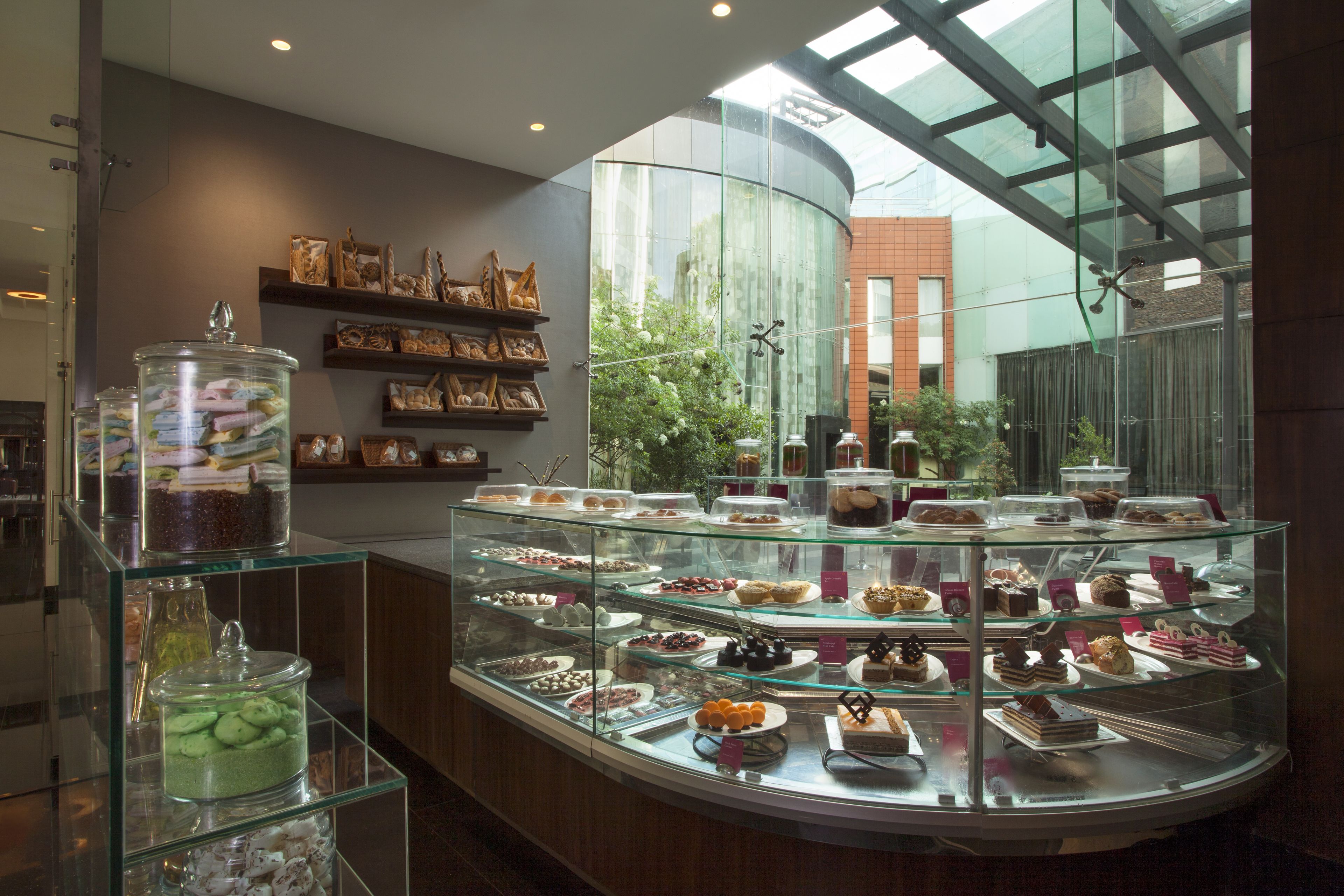 3 restaurants, breakfast, lunch, dinner served; italian cuisine