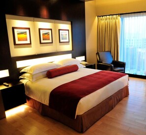 Ropa de cama de alta calidad, cubrecamas y minibar 