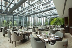 Daily buffet breakfast (INR 1297 per person)