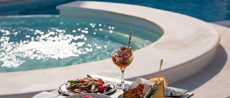 Outdoor pool, pool umbrellas, sun loungers